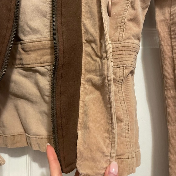 Beige and brown corduroy jacket with attached hoodie - Picture 5 of 5